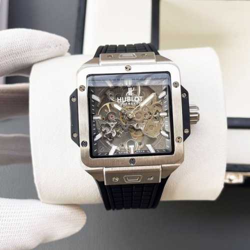 白 金 Hublot 恒宝 秉承“敢为先锋，独树一帜”的品牌理念，推出新款宇舶表square Bang Unico系列 独特的方形设计表盘 采用进口机械机芯精准