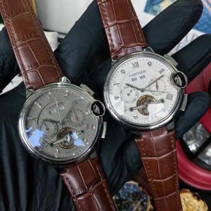 白560 金750品牌: 卡地亚(飞轮新品，商务休闲）奢华大气类型：精品男士腕表（新品）表带：真牛皮表带(舒适)/316L精钢表带(耐用)机芯:高级机械机芯（稳