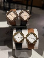 新品卡地亚 1972年推出的原型表款已被纳入卡地亚典藏，鹅卵石般的圆润表壳将圆形 表壳 与方形 表盘 巧妙相融，呈现简约优雅美感。作为卡地亚制表历史的里程碑之作