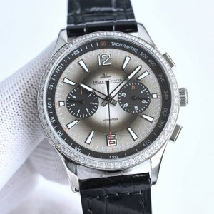 Jaeger-Lecoultre 积家 Jl 北宸系列腕表 R55 儒雅而至~！ 精彩细节 表壳打磨：为了追求正品温润如玉的效果，制表师精磨细造，慢工出细活。