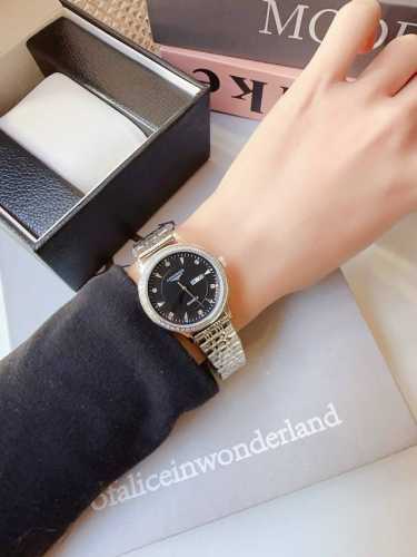 钻钢 陶瓷+20 浪琴-Longines 简约大气女款 进口石英机芯 矿物质玻璃镜面 316L精钢表壳 直径28Mm厚8Mm 该款腕表备受女性喜爱 在不同的场合