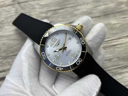 金+20康卡斯同步原版。专柜主力走量系列，尺寸43Mm，舒适贴合且不失儒雅。专为求追卓越品质和拥优有雅态度的品味人设士计 浪琴 Longines 康卡斯水潜系列 - 点击图像关闭