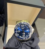 浪琴康卡斯陶瓷圈潜水表 经典的太阳纹饰底盘，镶嵌立体时标，可旋转陶瓷圈，防水深度300米，大气又时尚！ 机械机芯动能最长可达约72小时左右。 #潜水表