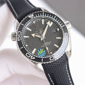 胶带 ，钢带 Tvs欧米茄 海洋宇宙600米潜水表 独家唯一对版 Cal.8900机芯，实现快调时针调日历， 双T避震器黑摆轮。完美尺寸～43.5Mm 采用经过