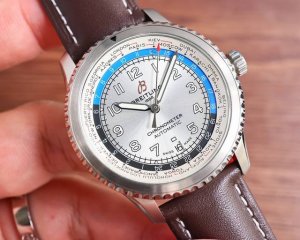 Bls出品 白壳 黑壳 Bls新品 V2系列百年灵 飞行员传奇航空系列 Bn8 经典之作，设计简约大气，时尚优雅，自动机械腕表，它搭载2824的机芯，走时准确，