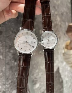 白壳 玫 钢带20 浪琴 情侣对表 原装进口石英机芯 矿物质玻璃镜面 316L精钢表壳 直径男40Mm女30Mm 厚8Mm如果今天的阳光停止了它耀眼的光芒。那么