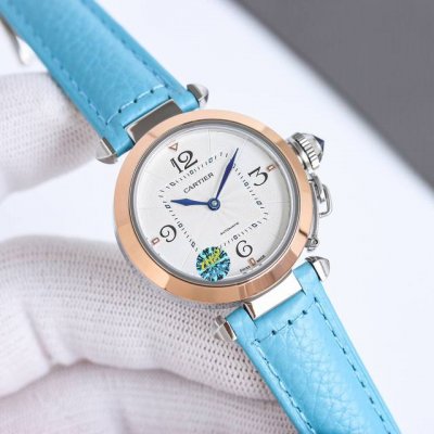皮带：白壳 金壳 钻50 钢带：白壳 间金玫1000 全金玫1370 钻50 女表特别推荐：新款卡地亚 经典永不落幕之水壶卡帕莎系列！水壶把头锁精巧别致，意大利