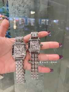 瑞士机芯 Santos-Dumont卡地亚山度士超薄杜蒙系列腕表，知性女士腕表，316L精钢表壳，蓝色尖晶石圆珠把头，阳光射线纹饰磨砂效果，经典罗马数字时标，珍