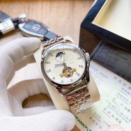 白 ，间金 品牌:欧米茄--Omega，新款火热来袭，男士机械腕表。采用镂空大飞轮设计，矿物质高清玻璃镜片。全自动机械机芯，走时稳定。表带：进口小牛皮表带高强度 - 点击图像关闭