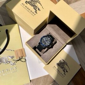 新款到！英国经典奢侈品牌，Burberry 巴宝莉石英男表，Bu9806，巴宝莉永恒经典的格子风格渗透到表盘上，既典雅又不失美感，原装瑞士机芯，蓝宝石玻璃镜面，