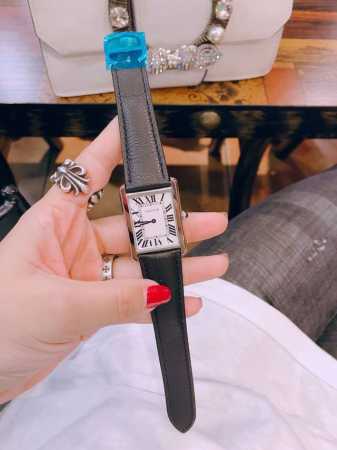 卡地亚 坦克系列！ 大中小3个号纯皮带原装表扣 荔枝皮纹石英进口机芯 返修率超低 - 点击图像关闭