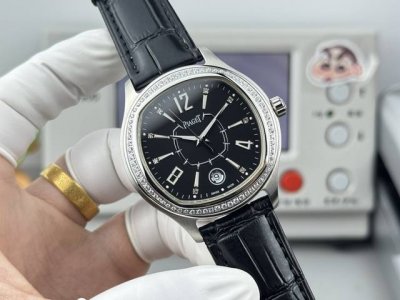 白 -金 钻+50 最新推出男士款” 热卖款！方形壳 在推出新面孔 更别致 更有型 经典 品牌：伯爵 方正卓绝 精致之作 爆卖款 类型：精致款男士腕表 卓越 有