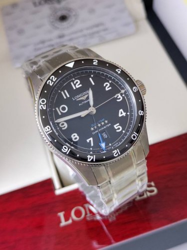 浪琴 先行者 Zulu Time 42毫米腕表 表壳:精钢 精钢+18K镀层 直径:42毫米 厚度:13.9毫米 防水:30米 机芯:日本精工Nh34机械机芯