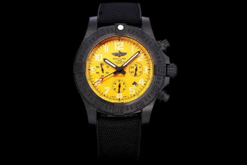 百年灵 Breitling 原装的碳纤维纹路 究级新作 百年灵复仇者飓风系列45Mm计时码表两年前购入原装拆解检验，经制表师多次努力，终破解沿袭Breitlig