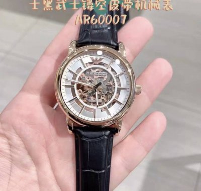 阿玛尼Amani男士黑武士Ar 礼物推荐 阿玛尼Amani男士黑武士镂空Ar 07 镜面材质：矿物强化玻璃镜面 机芯产地：日本 表盘厚度：13Mm 表盘直径：4