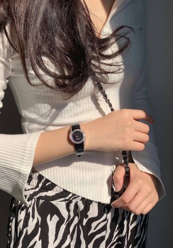 Mini小号热卖款 伯爵 全新Piaget Lime Light系列腕表，以其独特的造型，引领着时尚界的风潮，更是邀请到国际巨星巩俐倾情代言，必将成为伯爵品牌全