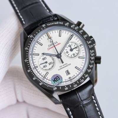 月球表Moon Watch 先锋之作，致敬经典。 欧米茄 超霸系列月之暗面腕表311.92.44.51.01 4 44.25毫米同轴计时表，3点位计时分针，9点