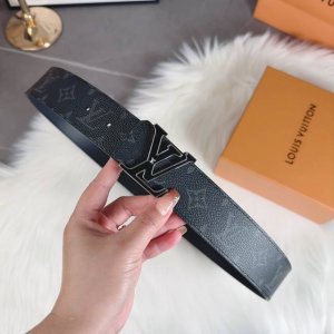 特 品牌： 驴家 新款进口4.0Cm不锈钢平滑扣扣头，搭配原版皮料带身，男士必备！宽度： 4.0Cm，按腰围下单