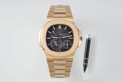 潜心三年 真“芯”之作！5712Gr“钢王之王”巅峰出道了！这是真正具有里程碑意义的超级一体机芯Cal.240 ps Irm C Lu。全机芯零件数265个，平