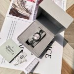 新款到！Viviennewestwood薇薇安西太后石英腕表，优雅时尚女士手表，经典阳光射线纹饰，时尚颜色表盘带来满满质感，12点钟位置浮雕土星标志，搭配小土星
