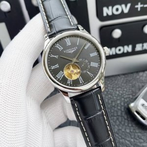 独家首发 高清实拍 优质产品 沉稳有型 魅力不凡 简约热卖新款 品牌 ：浪琴最新设计侧飞轮新品 类型 ：精品男士腕表 表带 ：真牛皮 316精钢表带 机芯 ：高