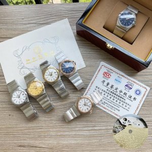金壳+20，钻20。欧米茄 Omega 星座系列，精品男士腕表，经典大三针设计，尊贵大气，绅士风范，卓越品质，热卖全城。采用全自动机械机芯，顶级316精钢表壳表