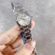 白壳 金 巴宝莉-Burberry 都市系列英伦风尚女士石英腕表，简约大气，大方优雅，集浪漫温柔以及运动风范的干脆利落于一身，让你在休闲时刻魅力无限，尺寸26M