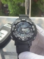 品牌：铂天使-plangle精品男士腕表，简约三针数字显示设计，高级瑞士Vk石英机芯，尺寸：45Mm厚12Mm，顶级进口黑色钢带，装配原装表扣