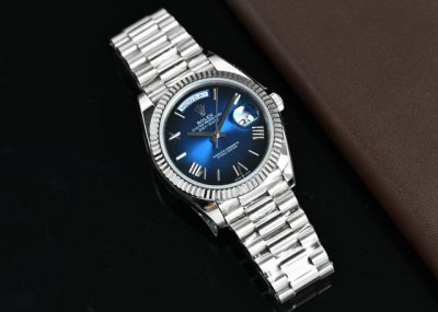 细节』40毫米新品劳力士星期日历型腕表系列 劳力士星期日历型 简称Dd 自1956年问世以来，一直是品牌最具代表性的旗舰表款之一，被誉为“元首之表”。其最显著的