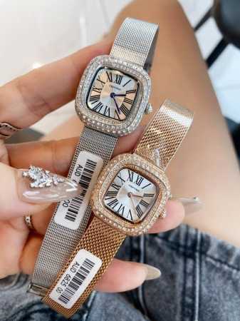 白金壳 玫瑰金 2022年最新款，热卖爆款 卡地亚-Coussin系列 Coussin De Cartier 腕表，小号表款，进口石英机芯。原版开模，精钢表壳， - 点击图像关闭