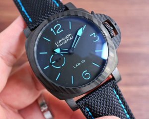 沛纳海submersible Bmg-Tech ─ 47毫米潜行系列金属玻璃腕表lm8搭配原装进口自动机械机芯以沛纳海全新材质bmg-Tech材质打造而成，拥有