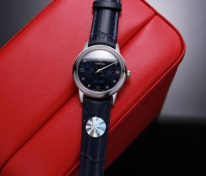 台湾厂厂出品：白皮 钢带20 本品均已严格经过防水压力测试，防水可达120米 欧米茄-Omega蝶飞系列 进口瑞士石英 走时精准 瑞士 石英女表 316L精