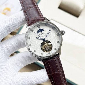 劳力士-Rolex精品男士腕表 大飞轮设计。绅士风范，卓越品质，热卖全城。采用全自动机械机芯，顶级316精钢表壳，矿物质超强镜面，尺寸42Mmad出品 精品不断
