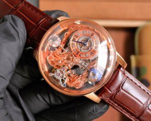 白壳 玫壳 龙面+50 Jacob&Co-捷克豹 新品上市精钢制造拥有45Mm尺寸 特别受到美国黑人Hiphop艺人的钟爱 不少明星潮人是其忠实拥趸 ，撞色搭配