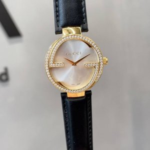 白壳 金 古驰 Gucci 创立于佛罗伦萨，是全球奢侈品品牌之一。316L精钢材质，以经典g框表壳技艺时尚的完美融合，超强矿物质水晶玻璃镜面，其独特的创意和革新