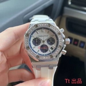 高端Tt厂 主推：高品质 零返修产品 女神版 “小熊猫” 镶嵌32明亮形切割美钻 总重约1.02克拉 典雅高贵 四季通吃不虚任何场合 “小熊猫”吸引力十足！ 品