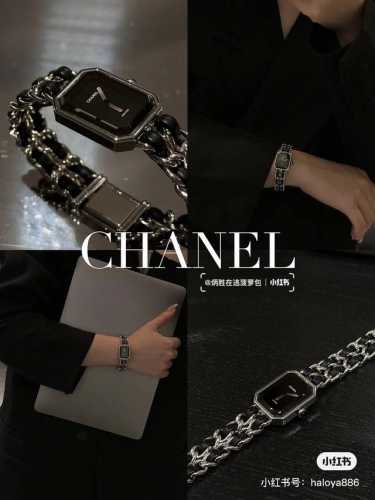 330Chanel 香奈儿“黑方糖” Premiere系列 其灵感来源于N5香水的瓶盖与巴黎芳登广场的广角形轮廓直径20X26Mm！精钢与黑色皮革交织而成的链带