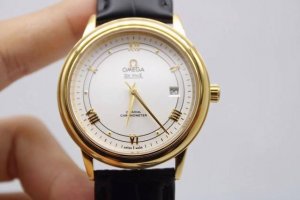白皮 钢带20 金20 品牌:欧米茄 系列:经典蝶飞系列 介绍:官方同步 简约大方 商务风范魅力 款式:经典男款 时尚百搭 立体Logo 材质:顶级进口316精