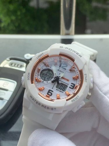 品牌:铂天使-plangle优雅女士腕表，简约三针数字显示设计，高级瑞士Vk石英机芯，尺寸：34Mm厚12Mm，顶级进口橡胶胶带，装配原装针扣