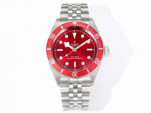 Zf新品~ 帝舵 Tudor Kv3 碧湾系列对于帝舵来说，无疑是一个庞大的产品线，在今年推出了一只全新的单色碧湾，以绝对的实力被认为是无历黑水鬼的平替！今年推
