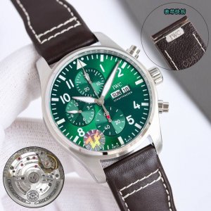 2150Zf新品 iwc+Amg工程师强强联手 iwc万国飞行员新款Iw388108 1.腕表具有蓝绿黑精钢和马石油喷砂哑光技术处理呈现钛效果，做工成熟，线条清