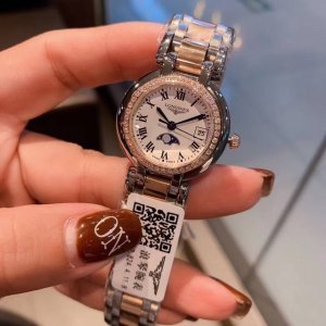 白 金 新品推出！浪琴 心月系列 浪琴心月系列是银色之星！316精钢表带，璀璨流溢的钻石，为腕表更添动人风采。其魔幻般的优雅吸引着所有倾情于现代精致优雅风尚的女