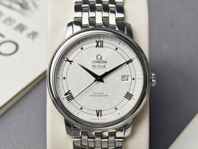 男士手表 22年全套欧米茄碟飞系列 424.10.40.20.02 5 自动上链机芯，39.5Mm表径，灰丝绸纹理轨道盘面，灰色大三针，3点位日历窗，精钢表壳，