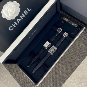 香奈儿Chanel小方糖女士石英腕表表壳和表扣采用Cnc雕刻技术，表盘像素元素和电子艺术的视觉冲击！表盘镶嵌钻石！腕表尺寸3426Mm.搭载进口原装石英机芯，方