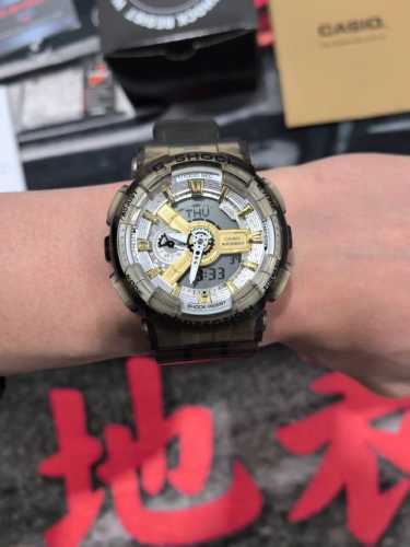 Ga 系列，冰川灰金，45度自动抬手灯 原单高品质 配备1 0秒表计速功能 防震 防磁 200M防水 Led灯 世界48个城市时间 倒计时 闹钟 间歇响报 全套