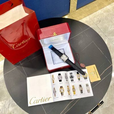 刘德华同款英式坦克系列终级版本，方形男士手表，使用原版烤钢蓝表针，使表针色泽均匀永不变色，每个机芯摆不断提高复刻效果精品复刻，独家品质！