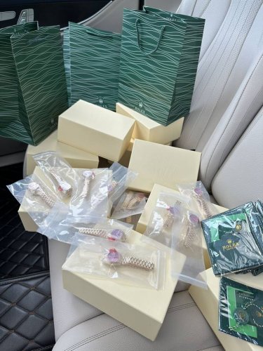 作为劳家表圈最为抢手的中古手表，那一定就会有各种层出不穷的版本。市场货的各种品质各种吹，以至于很多表友想下手又不敢轻举妄动。不然真的要怀疑人生，很多人花大几千可