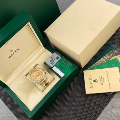 劳力士迪通拿！机芯采用4131厚度12.2Mm！原版开模！ 劳力士-金钻盘！ 尺寸:40Mm×12.2Mm！ 功能:时、分、秒、计时显示 我们采用对版4131机