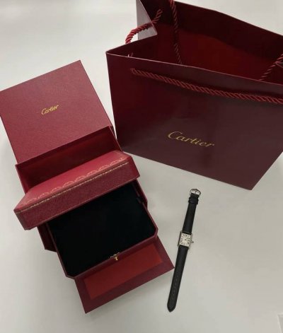 Cartier卡地亚 坦克系列 小方块 石英机芯 男女同款 瑞表 33.7*25.5Mm 银色表盘 精钢表壳 牛皮表带