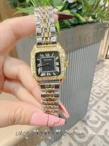 卡地亚 Cartier 猎豹手表，新款 罗马刻度面 华丽而不羁，是panthère De Cartier猎豹所传达的美学风格。它线条流畅，魅惑动人，柔软服帖于腕